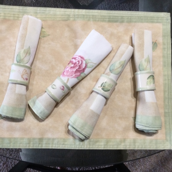 Vintage Elegant Design Hand Painted Ceramic Napkin Rings, Set of 4 - Picture 7 of 10